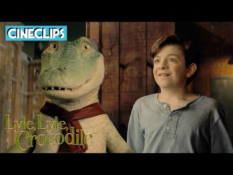 Lyle, Lyle, Crocodile | Lyle Sings Top Of The World | CineClips