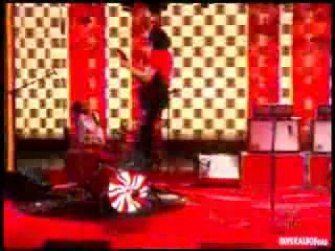 The White Stripes - Let&#039;s Build A Home (Conan performance)