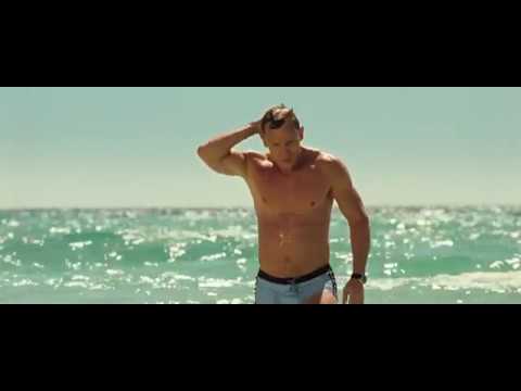 CASINO ROYALE - BOND WALKS OUT OF THE SEA