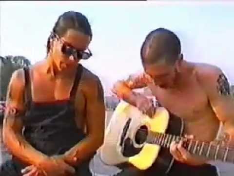 Red Hot Chili Peppers - Under The Bridge (Live Acoustic Amsterdam 1991)
