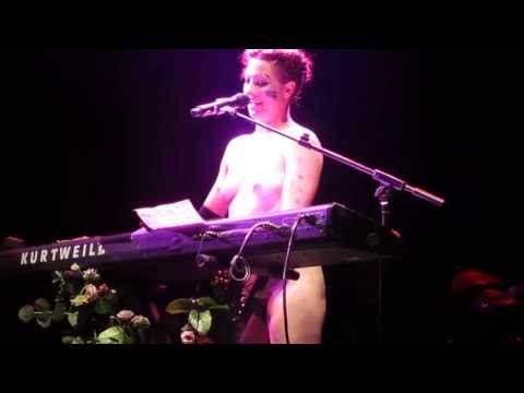 Amanda Palmer sings &#039;Dear Daily Mail&#039; song 12/07/2013 London Roundhouse