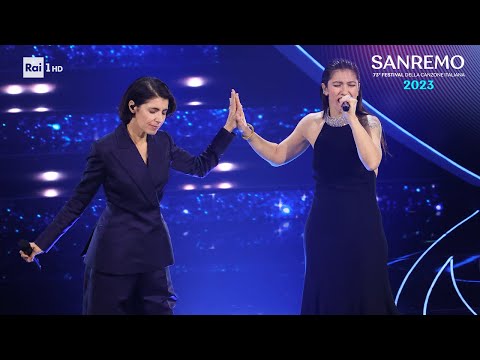 Sanremo 2023 - Giorgia con Elisa cantano &#039;Luce&#039; e &#039;Di sole e d&#039;azzurro&#039;