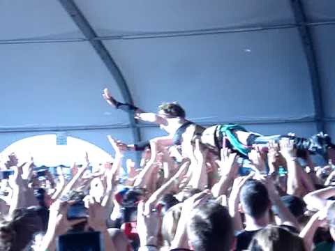 Amanda Palmer @ Coachella 2009 - Crowd Surfing