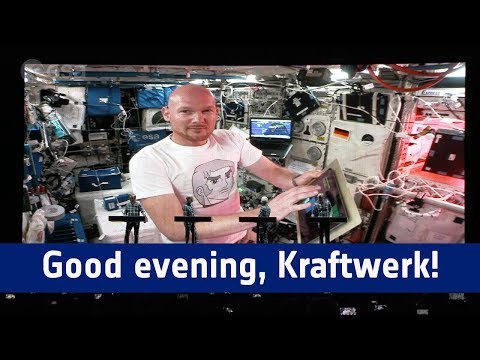 Good evening, Kraftwerk / Guten Abend Kraftwerk, guten Abend Stuttgart!