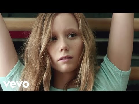 Tame Impala - The Less I Know The Better (Official Video)