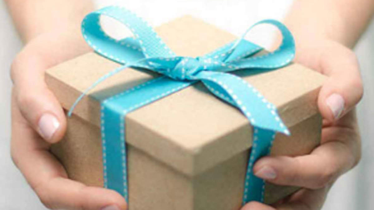Unwrapping Joy. A Guide to Thoughtful Christmas Gift Ideas - Auralcrave