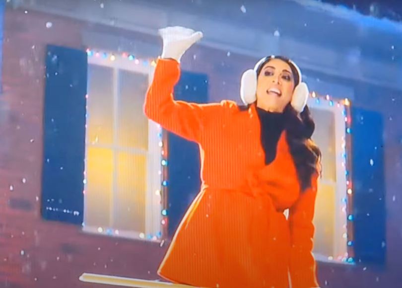 Cecily Strong is the actress in the Verizon commercial - Auralcrave