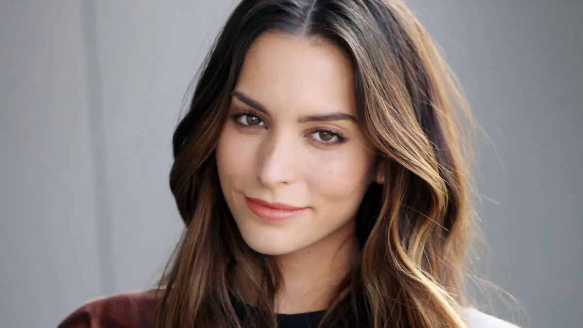 Man On A Ledge The Cast Whos Genesis Rodriguez Auralcrave 9630