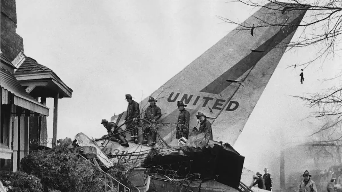 the-plane-crash-where-howard-hunt-s-wife-died-a-true-story-auralcrave